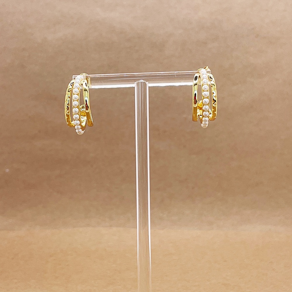Rossy C-shaped Pearl Earrings
